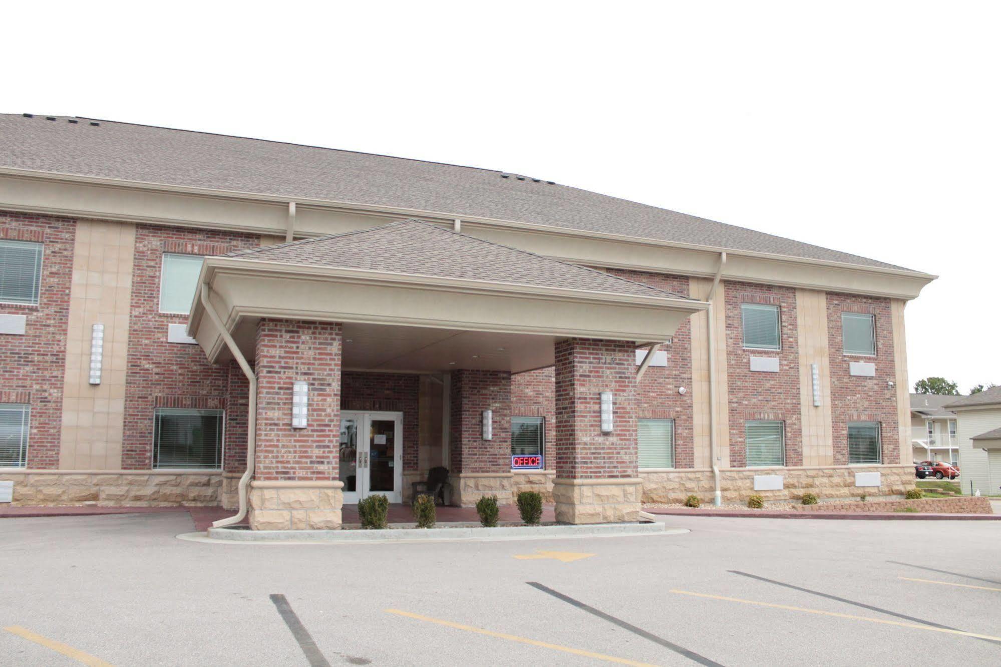 Bell'S Extended Stay And Suites Saint-Robert Exterior foto
