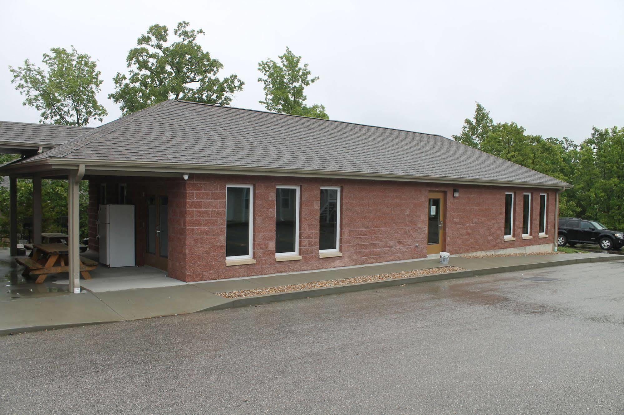 Bell'S Extended Stay And Suites Saint-Robert Exterior foto