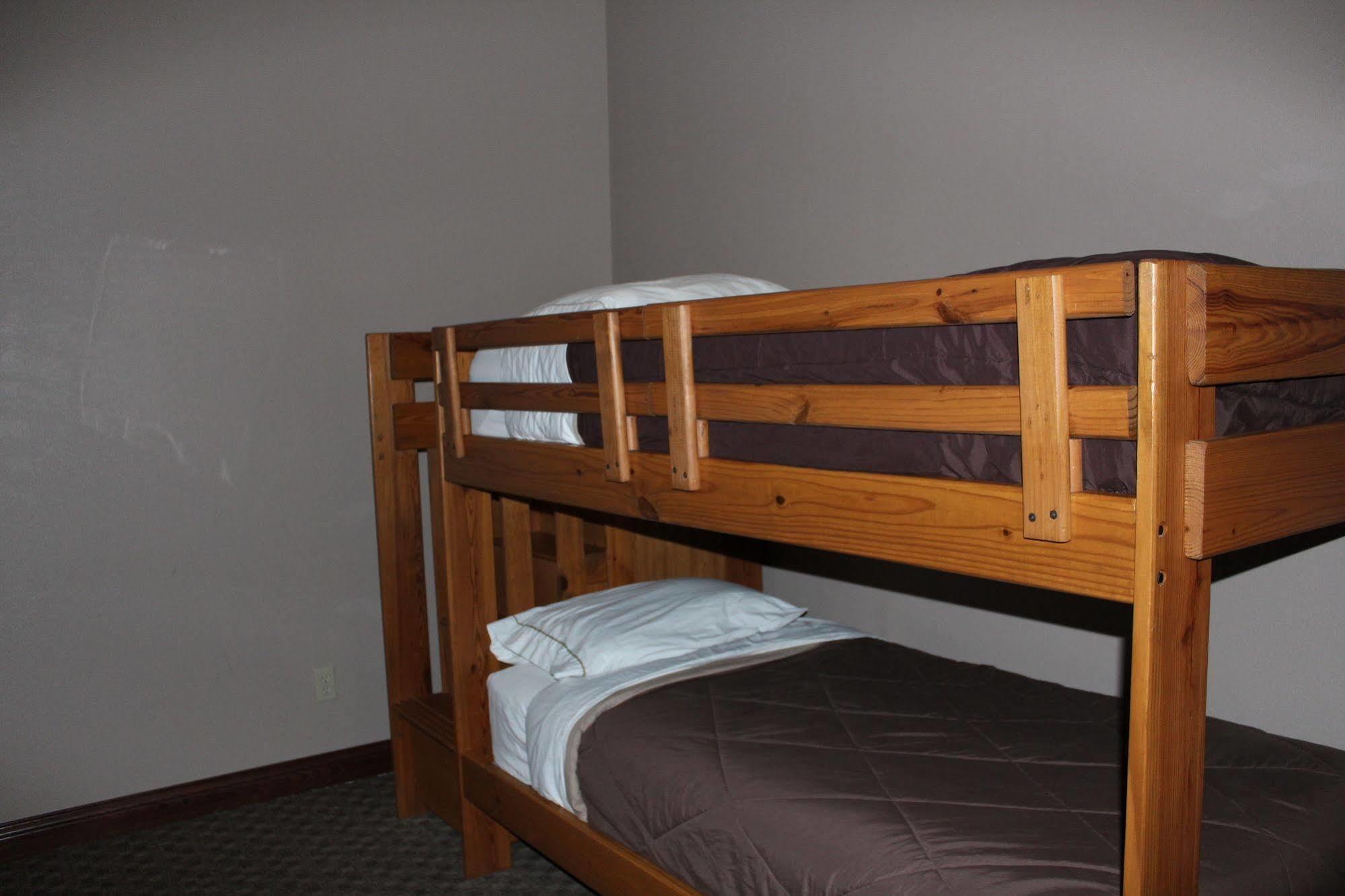 Bell'S Extended Stay And Suites Saint-Robert Exterior foto