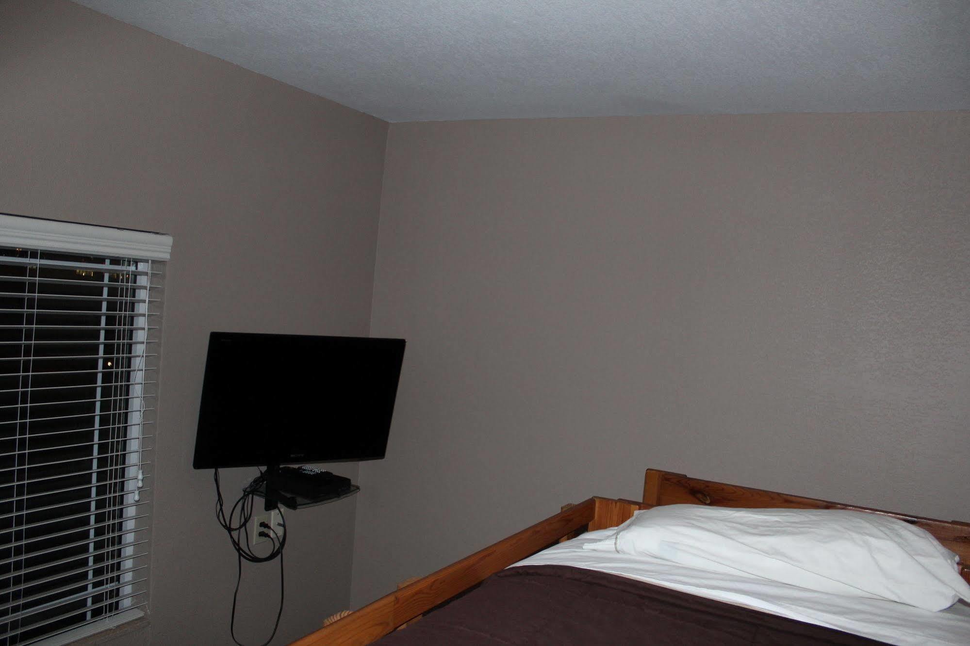 Bell'S Extended Stay And Suites Saint-Robert Exterior foto