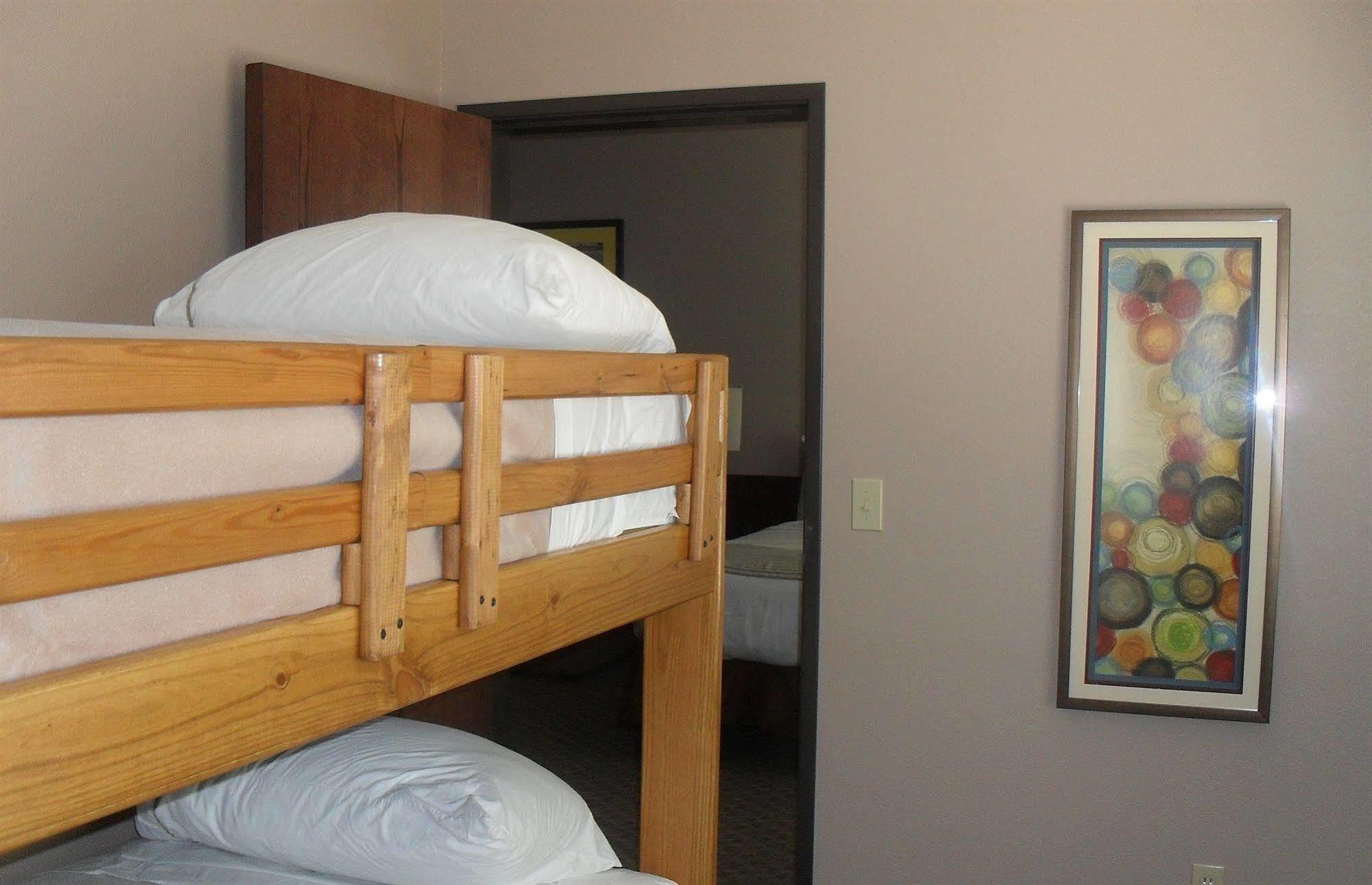Bell'S Extended Stay And Suites Saint-Robert Exterior foto