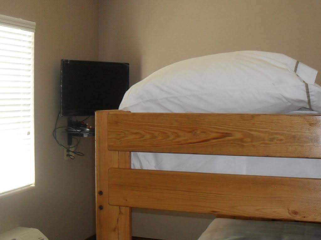 Bell'S Extended Stay And Suites Saint-Robert Exterior foto